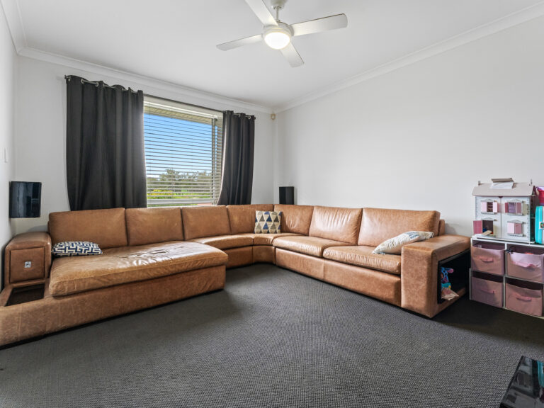 32 Eric Drive, Blackstone, QLD 4304