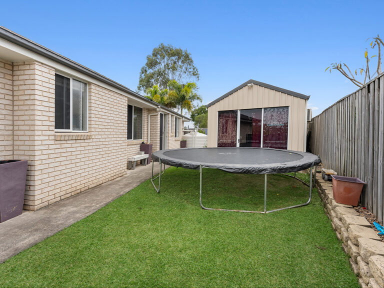 32 Eric Drive, Blackstone, QLD 4304