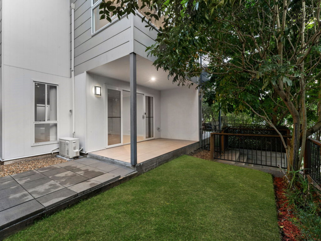 2/2 Lakes Entrance Drive, Springfield Lakes, QLD 4300