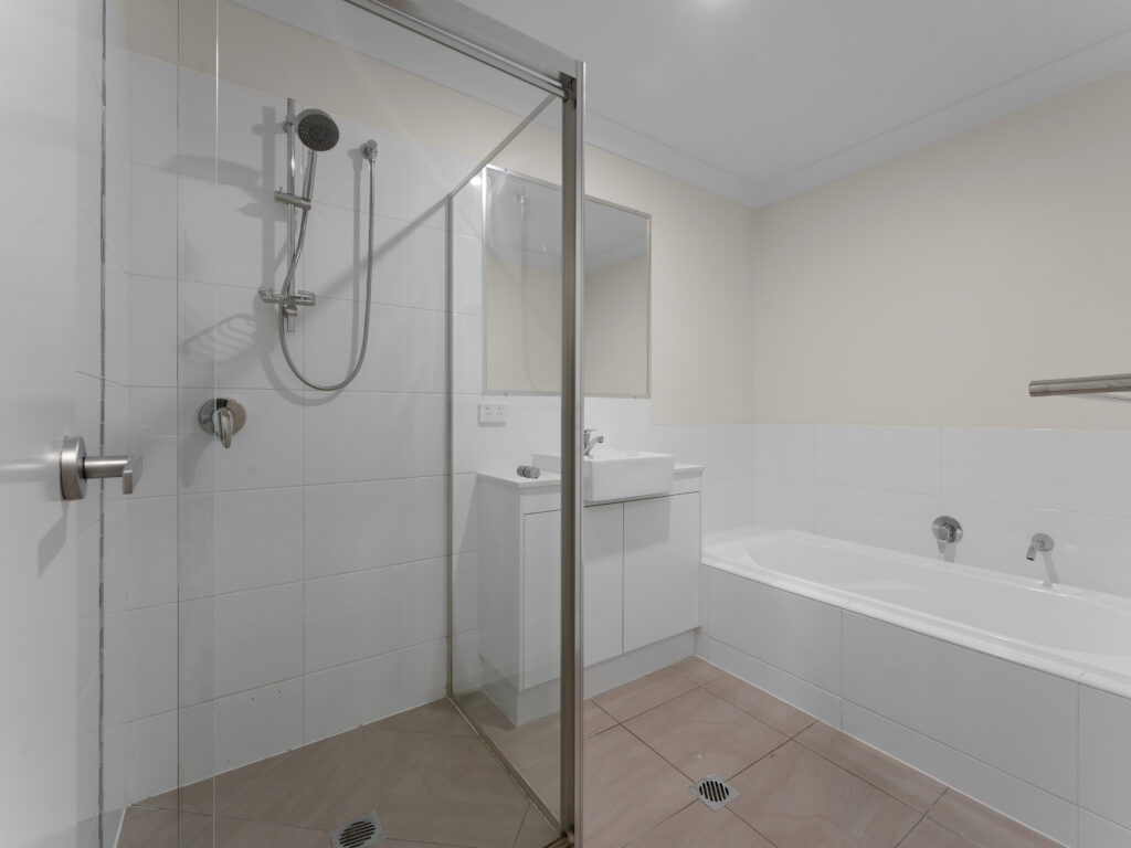 2/2 Lakes Entrance Drive, Springfield Lakes, QLD 4300