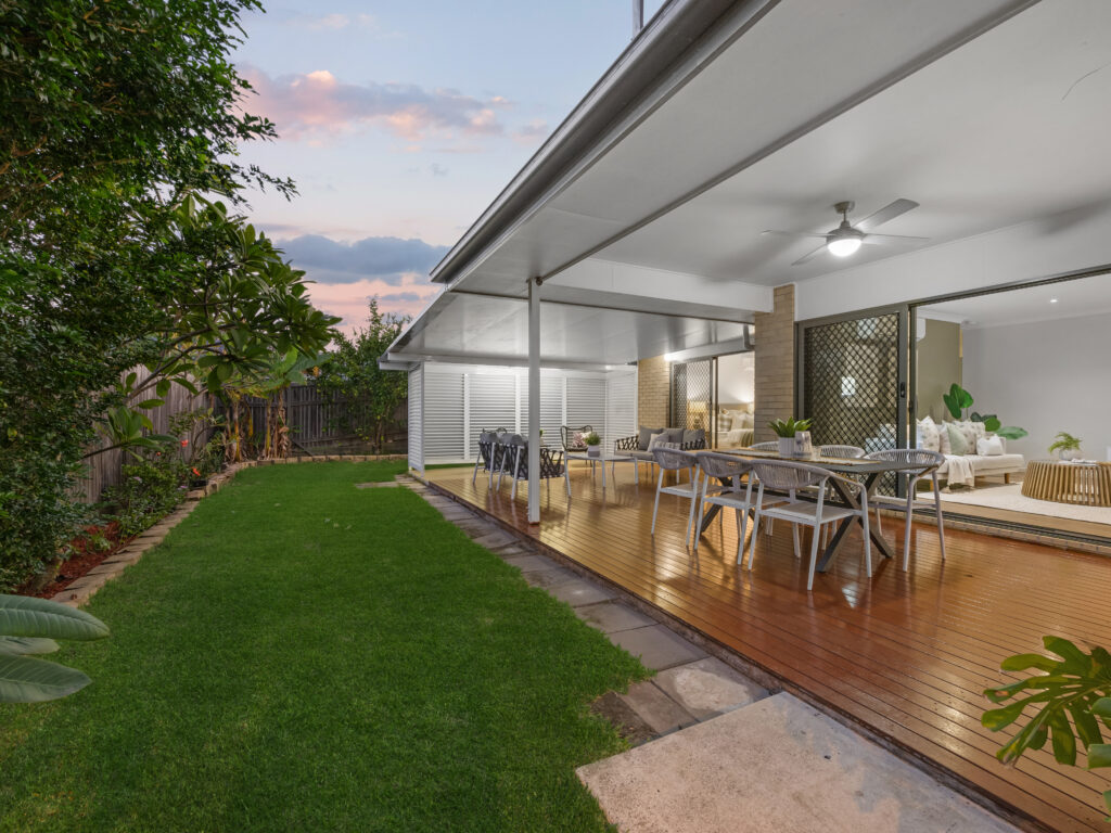 4 Highland Drive, Regents Park, QLD 4118