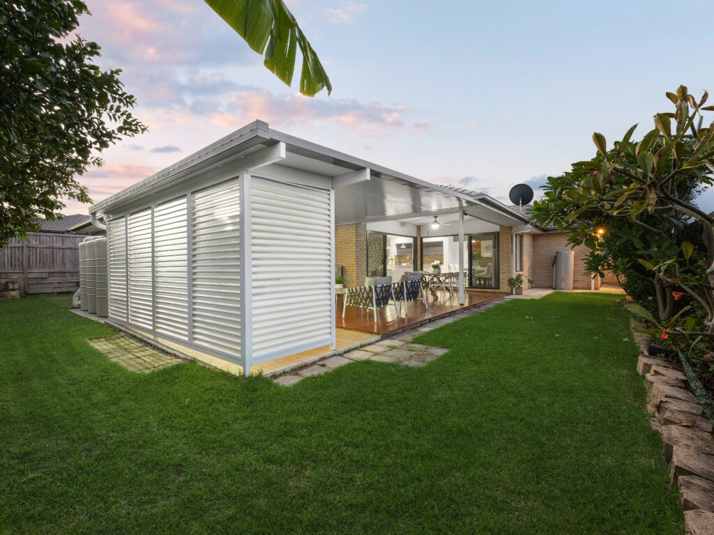 4 Highland Drive, Regents Park, QLD 4118