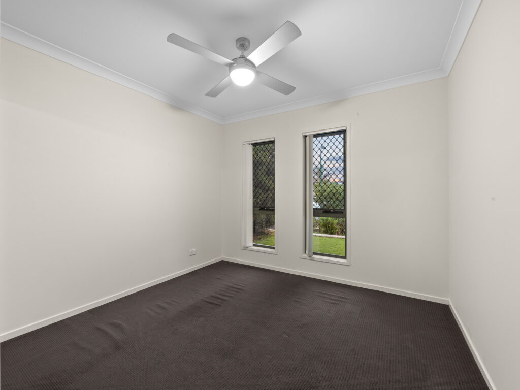 4 Highland Drive, Regents Park, QLD 4118