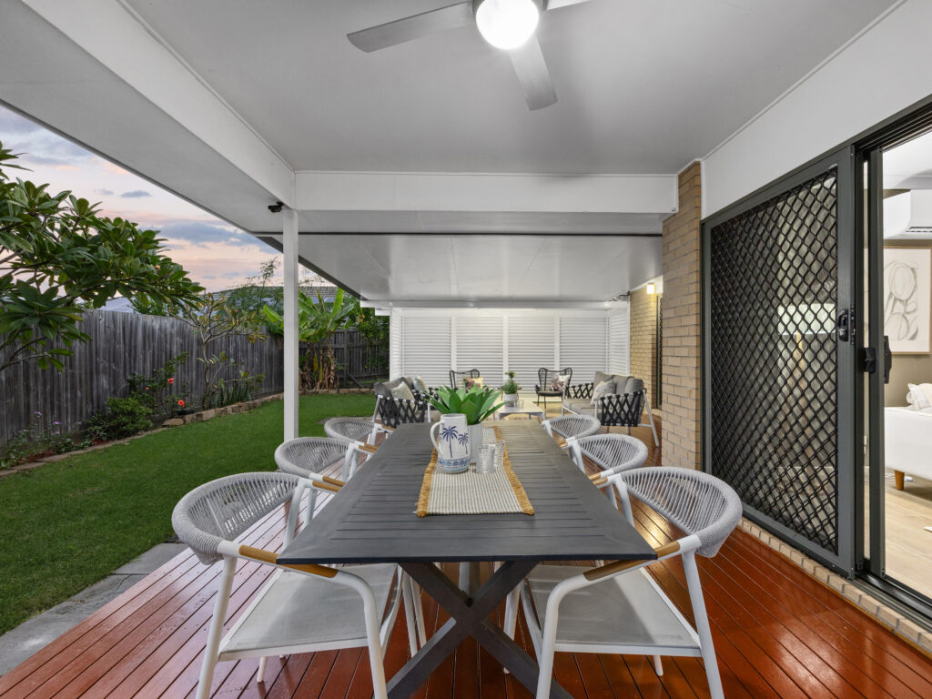 4 Highland Drive, Regents Park, QLD 4118