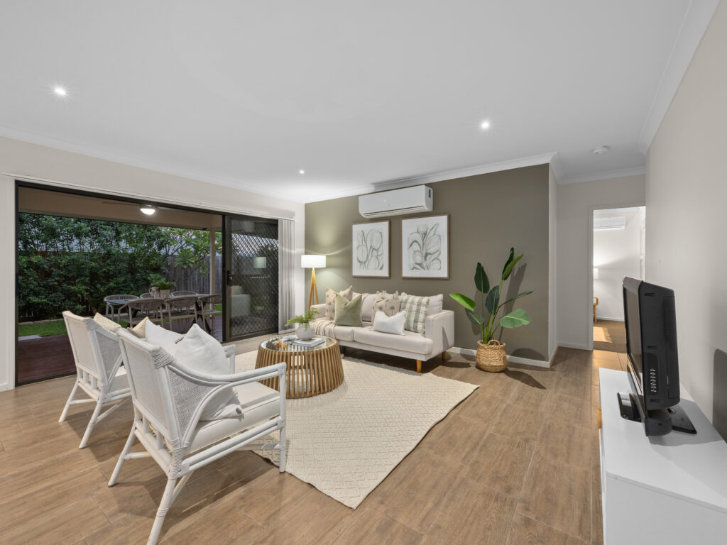 4 Highland Drive, Regents Park, QLD 4118