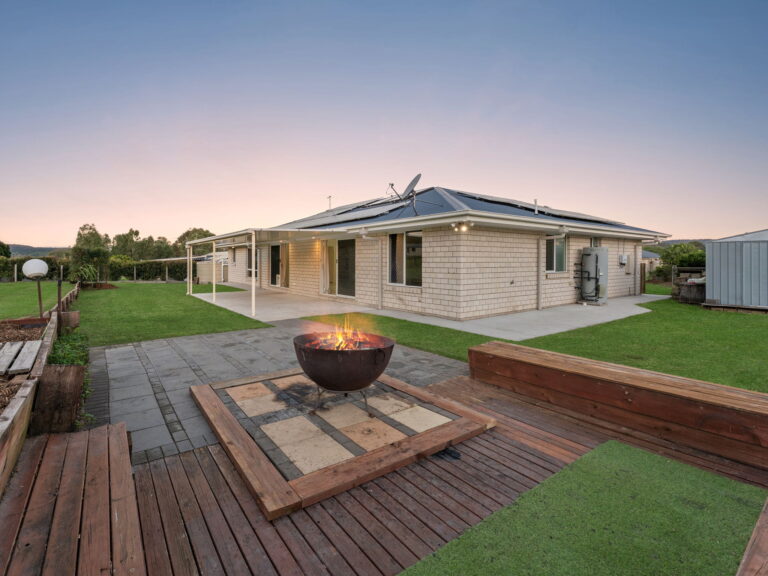 13 Pemberton Place, Hatton Vale, QLD 4341