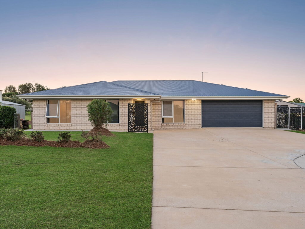 13 Pemberton Place, Hatton Vale, QLD 4341
