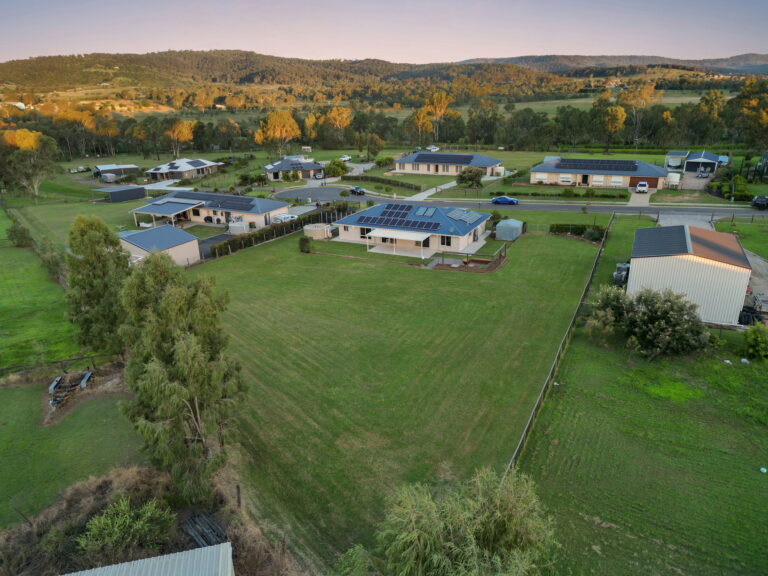 13 Pemberton Place, Hatton Vale, QLD 4341