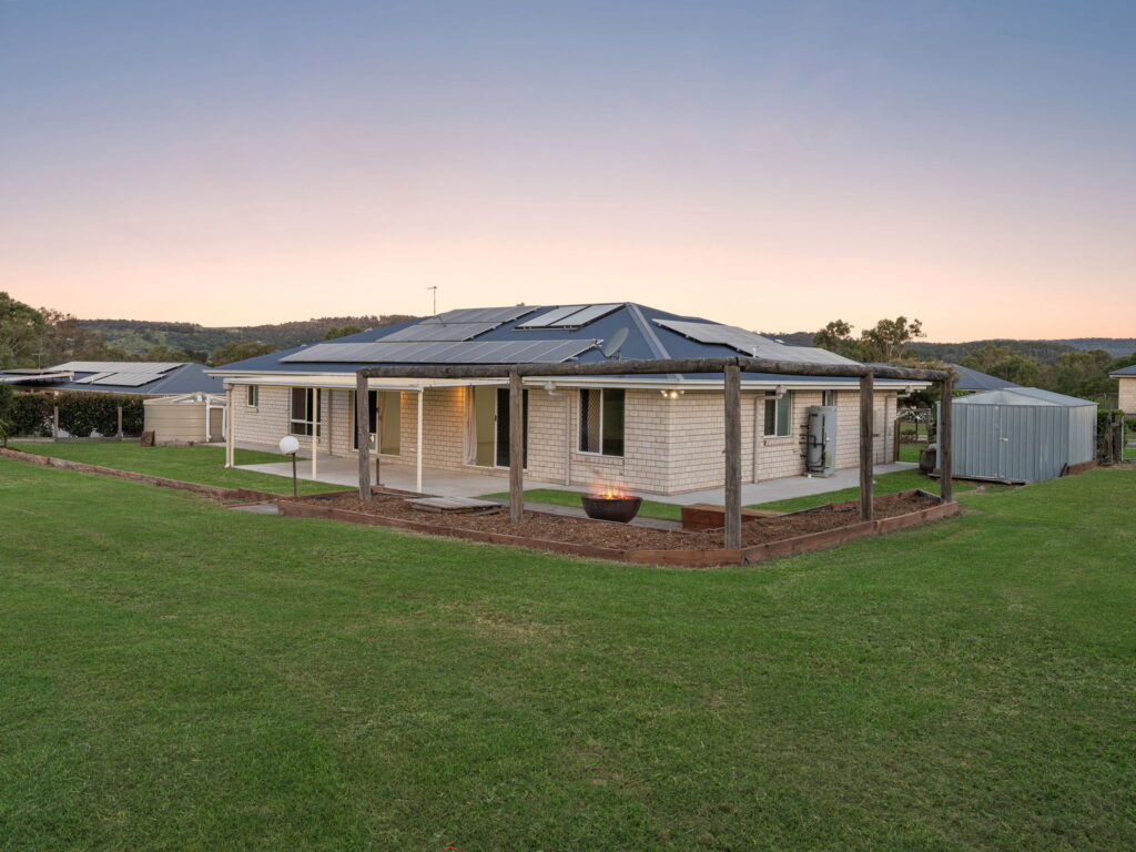 13 Pemberton Place, Hatton Vale, QLD 4341