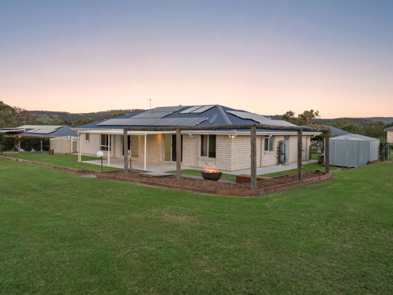 13 Pemberton Place, Hatton Vale, QLD 4341