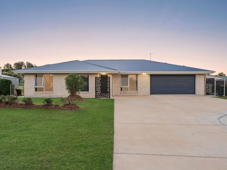 13 Pemberton Place, Hatton Vale, QLD 4341