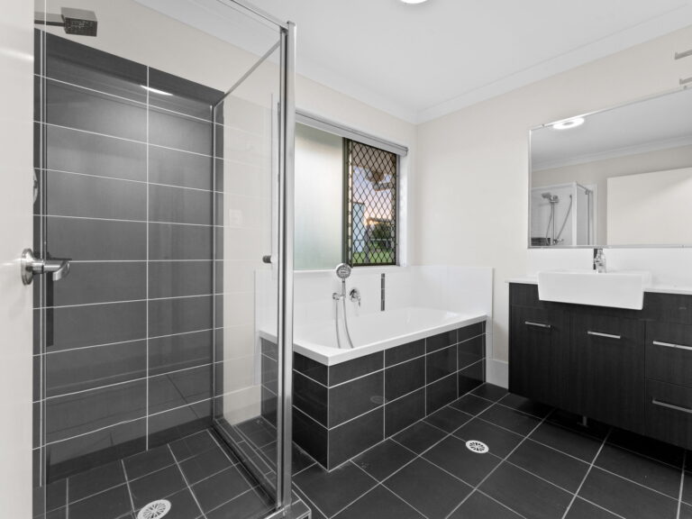 13 Pemberton Place, Hatton Vale, QLD 4341