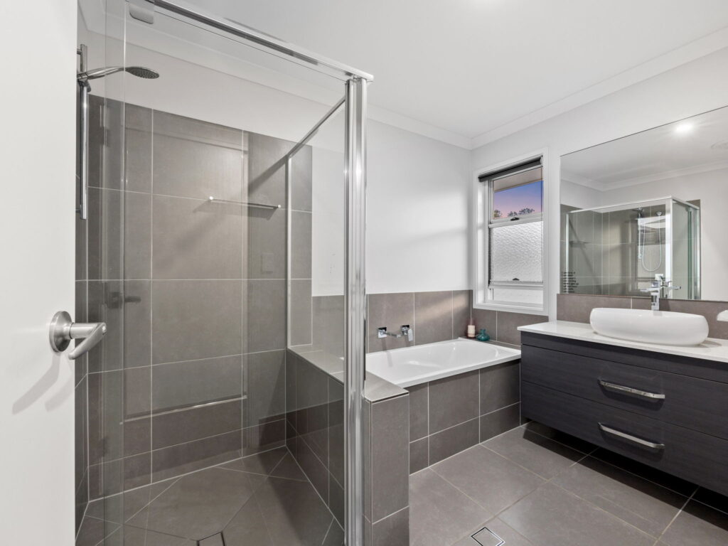 27 McMonagle Crescent, Bellbird Park, QLD 4300