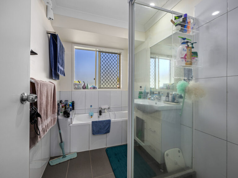 7 Colonial Court, Raceview, QLD 4305