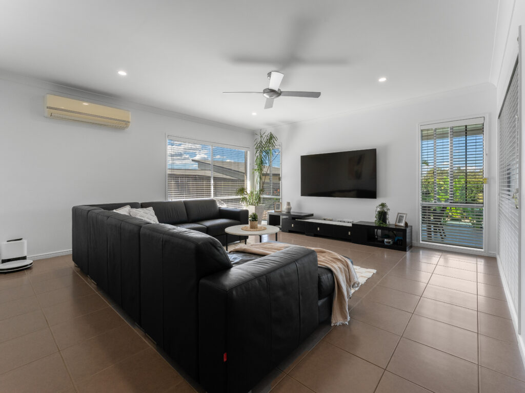 38 Jeff Collins Circuit, Bellbird Park, QLD 4300