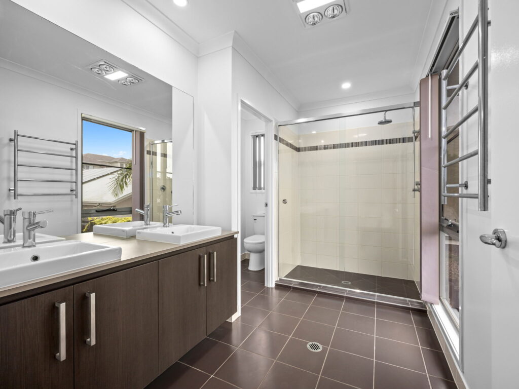 8 Mccabe Street, Springfield Lakes, QLD 4300