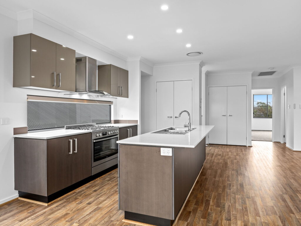 8 Mccabe Street, Springfield Lakes, QLD 4300