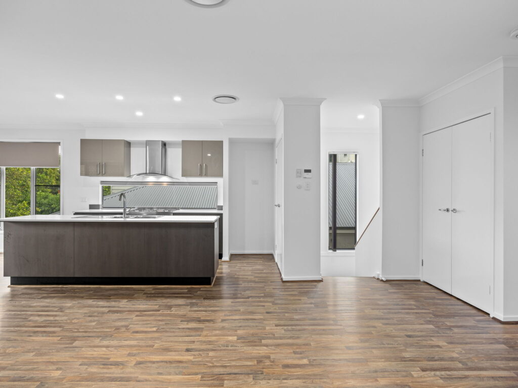8 Mccabe Street, Springfield Lakes, QLD 4300