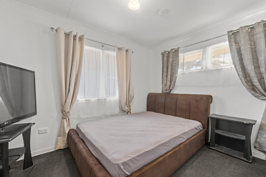 15 Peacock Street, One Mile, QLD 4305