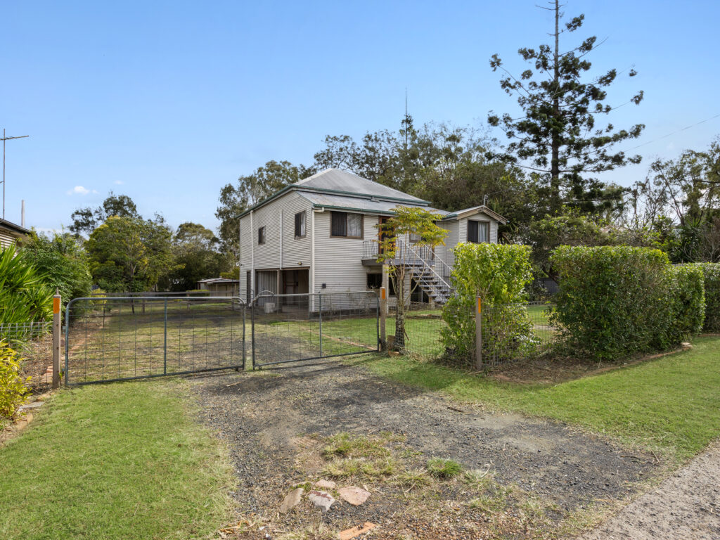 15 Vineyard Street, One Mile, QLD 4305