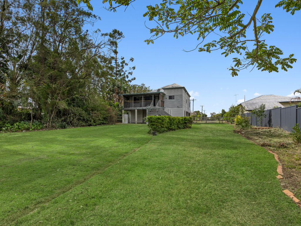15 Vineyard Street, One Mile, QLD 4305
