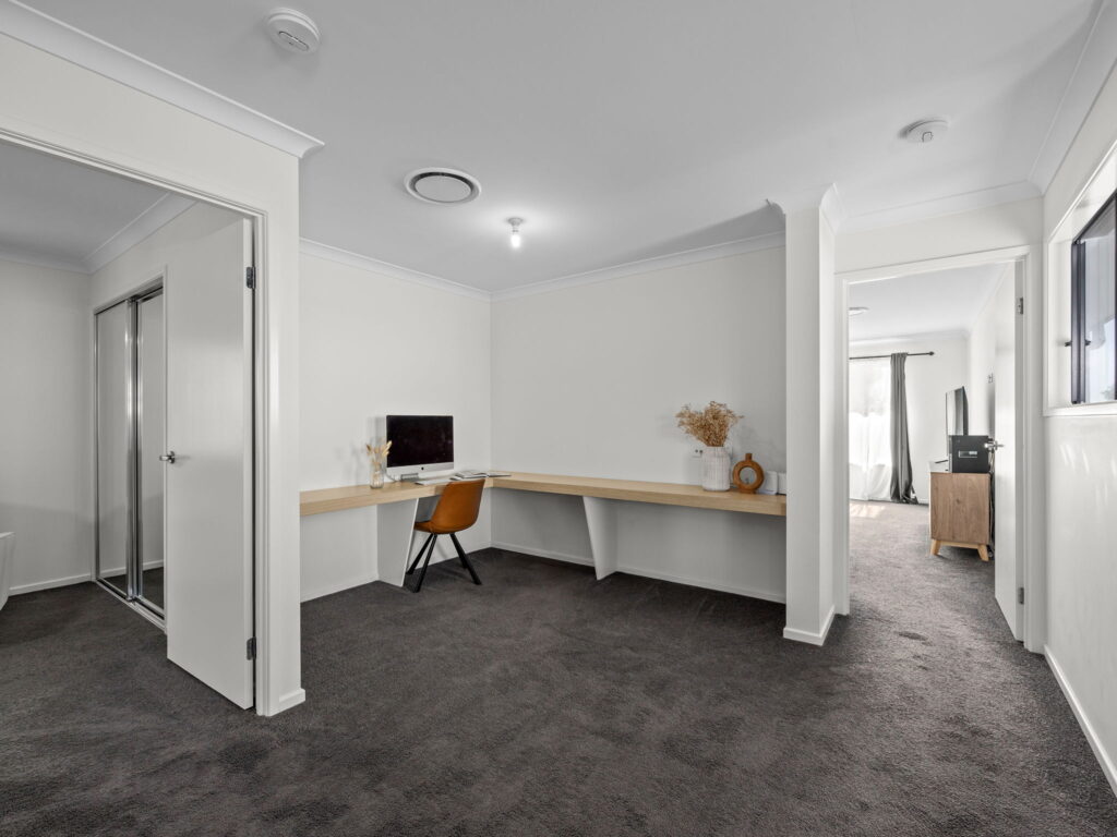 24 Islay Street, Spring Mountain, QLD 4300