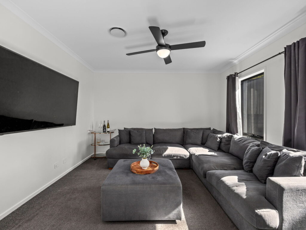 24 Islay Street, Spring Mountain, QLD 4300