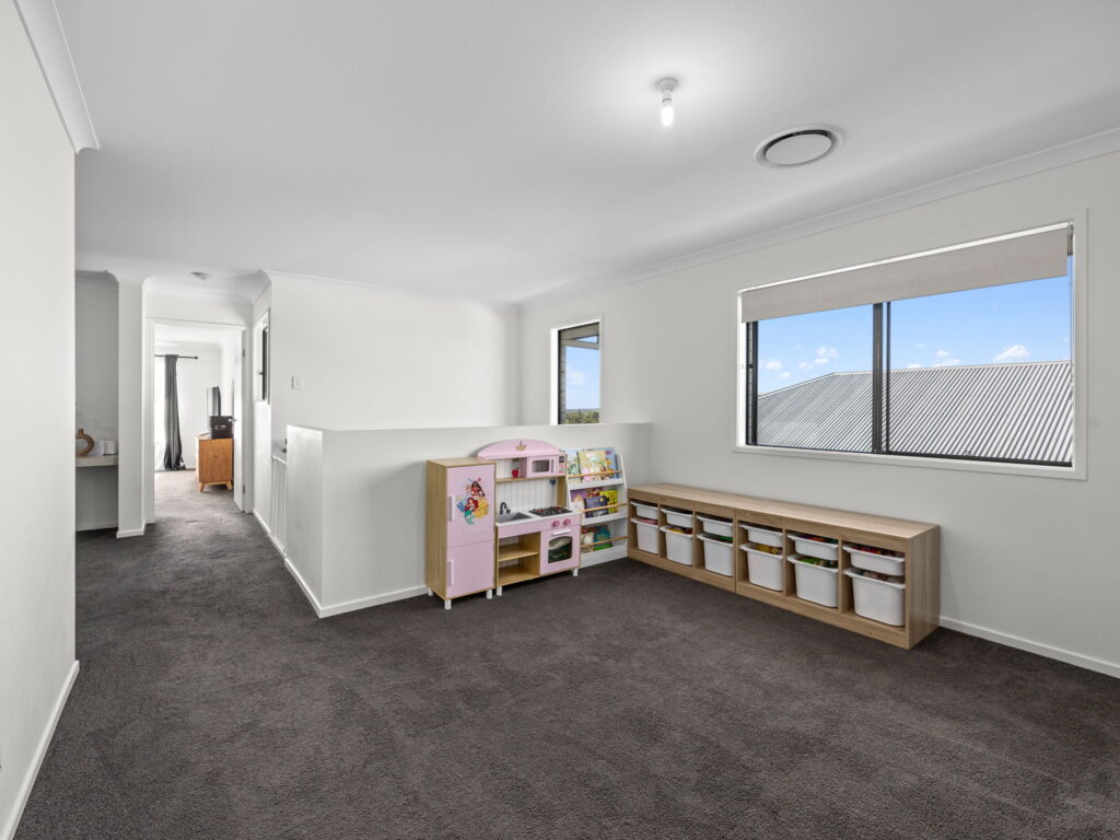 24 Islay Street, Spring Mountain, QLD 4300