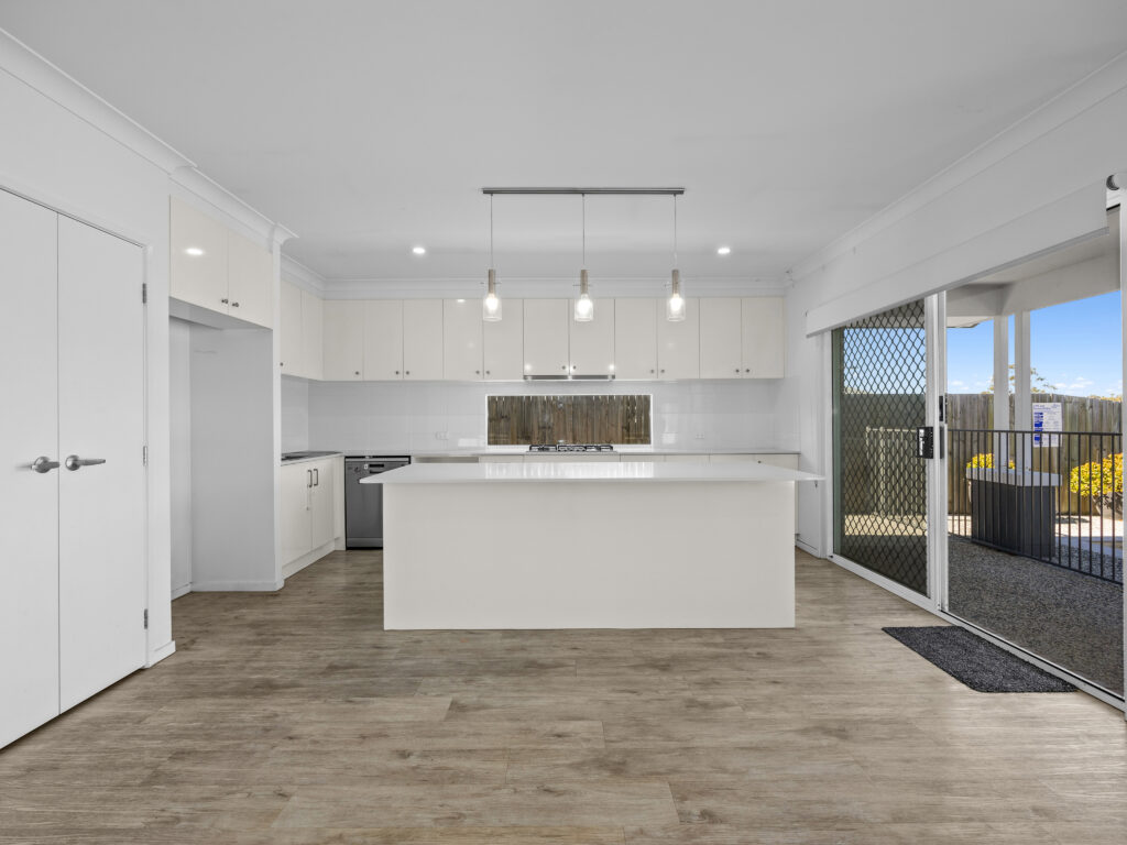 5 Woodward Place, Deebing Heights, QLD 4306