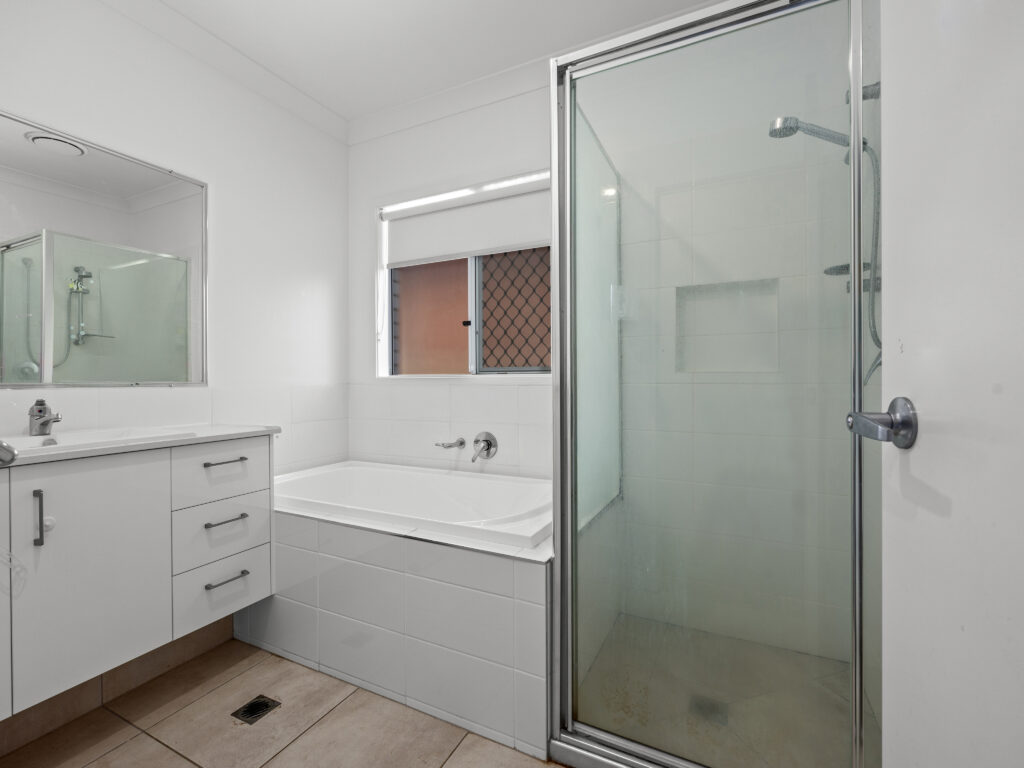 5 Woodward Place, Deebing Heights, QLD 4306