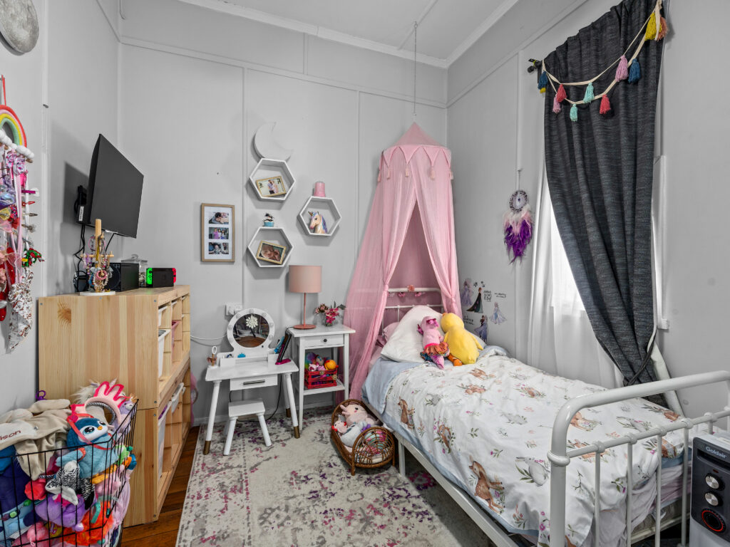 24 Mary Street, Blackstone, QLD 4304