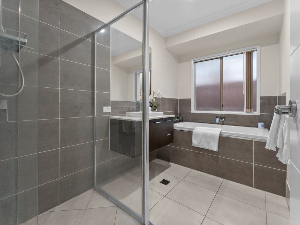 133 Benezet Drive, Augustine Heights, QLD 4300
