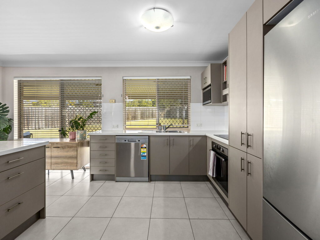 4 Pinkwood Court, Yamanto, QLD 4305