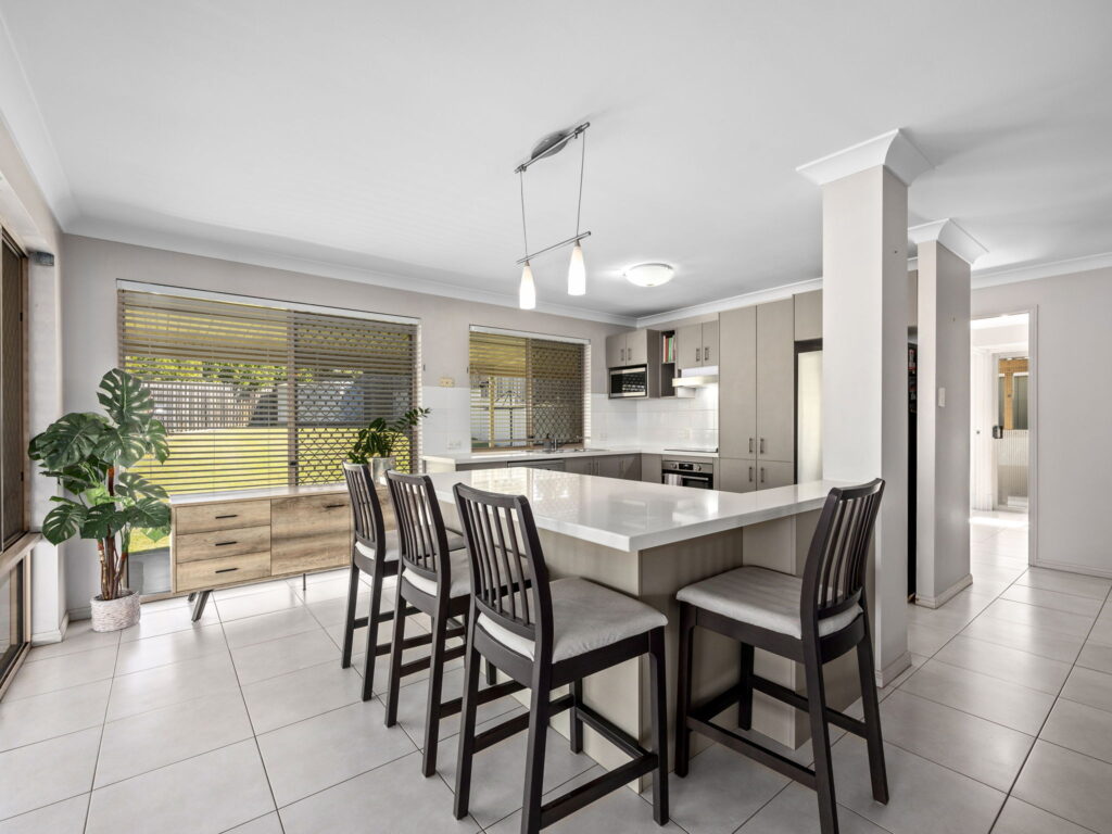 4 Pinkwood Court, Yamanto, QLD 4305