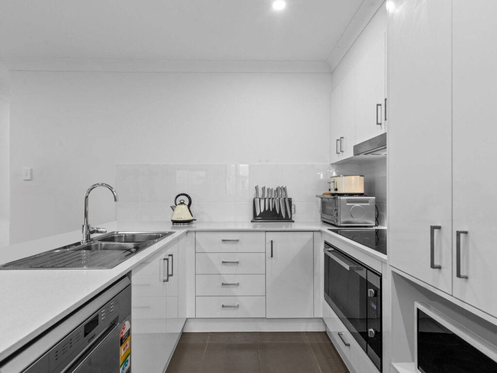 2/163 Douglas Street, Oxley, QLD 4075