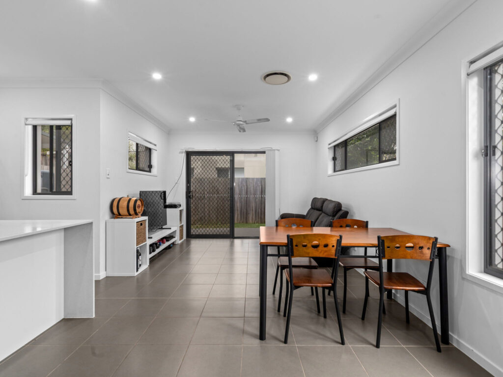 2/163 Douglas Street, Oxley, QLD 4075