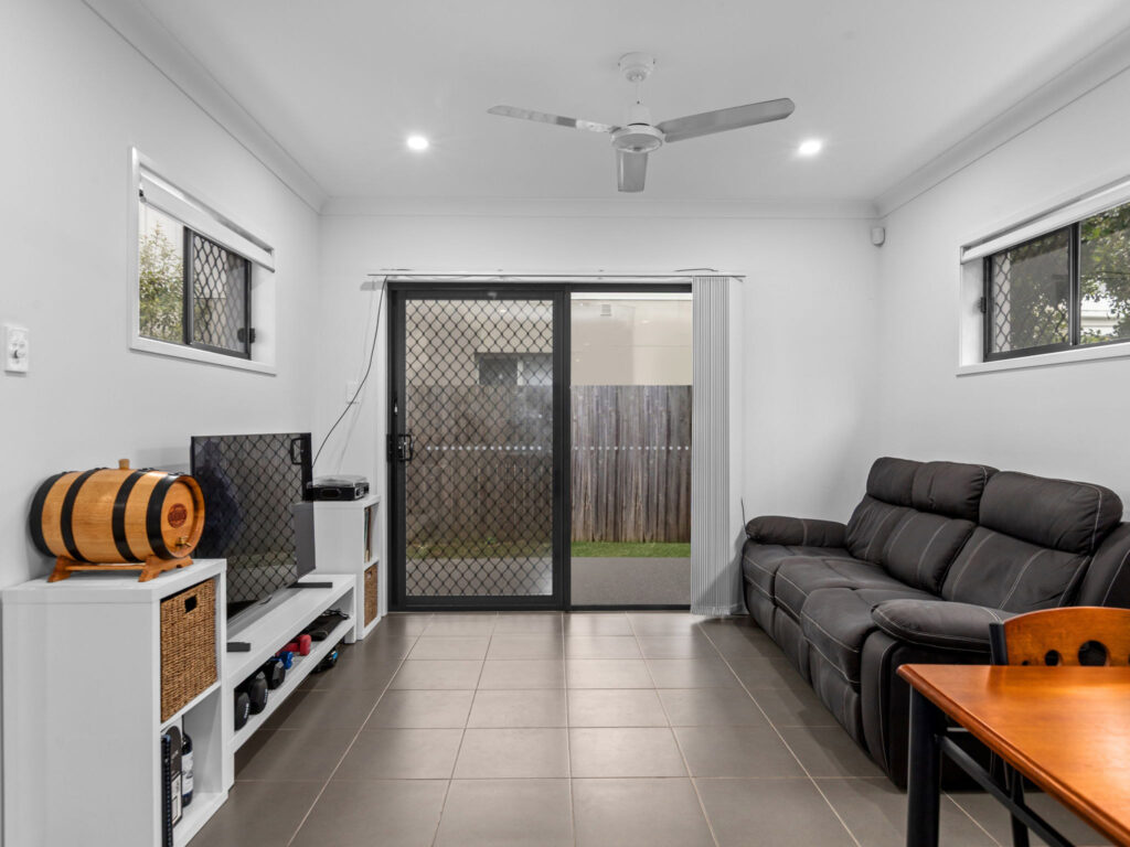 2/163 Douglas Street, Oxley, QLD 4075