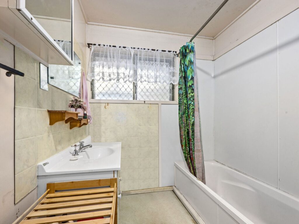 54 Flinders Drive, Leichhardt, QLD 4305
