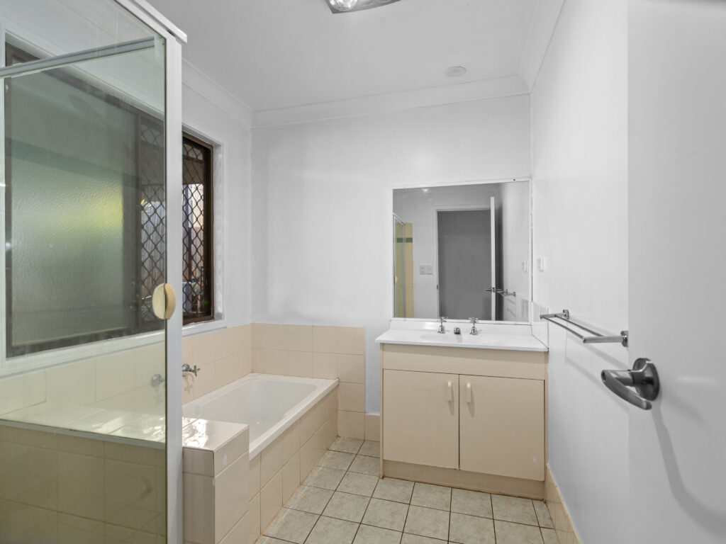 9 Henry Samuel Drive, Redbank Plains, QLD 4301