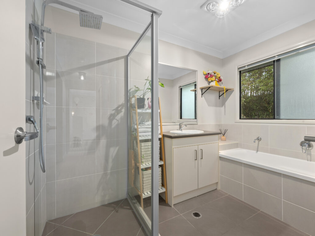 18 Aristotle Avenue, Augustine Heights, QLD 4300