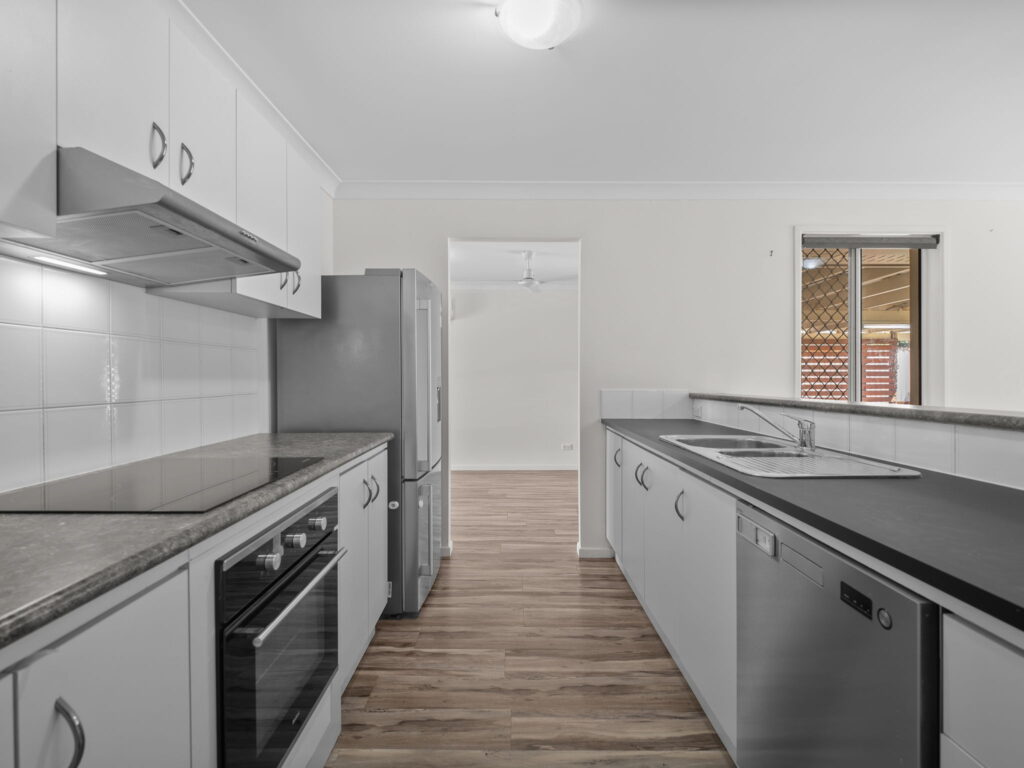 3 Hillier Court, Flinders View, QLD 4305