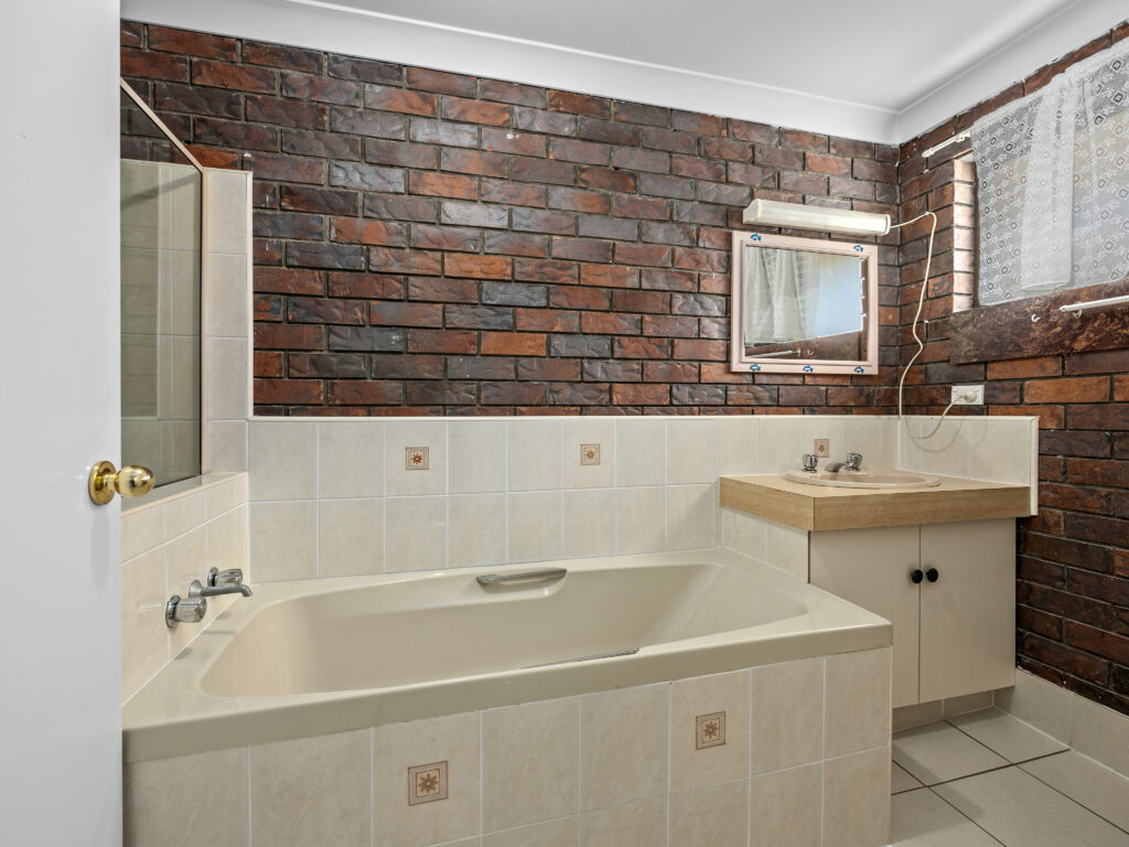 11 Garden Avenue, Camira, QLD 4300