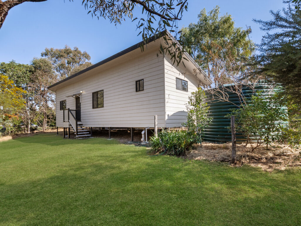 18 Challenge Avenue, Kensington Grove, QLD 4341