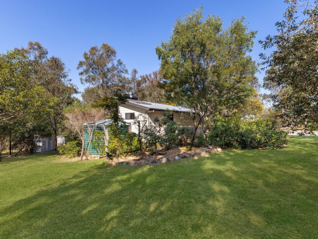 18 Challenge Avenue, Kensington Grove, QLD 4341
