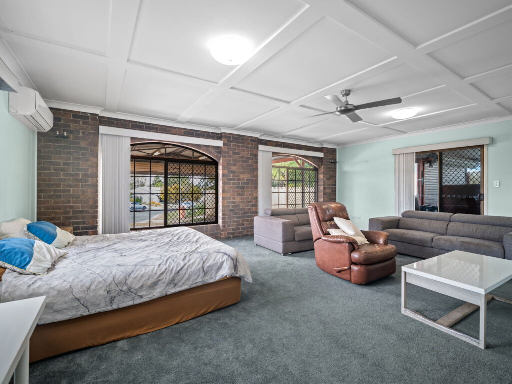 8 Salix Court, Crestmead, QLD 4132