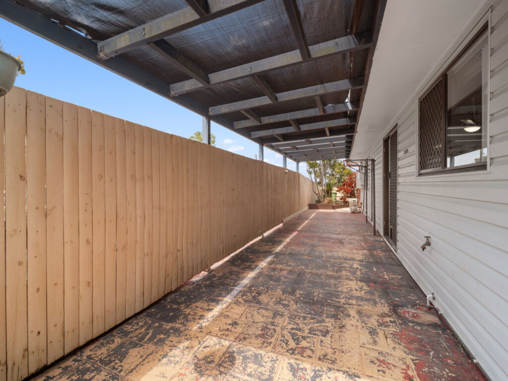 8 Salix Court, Crestmead, QLD 4132