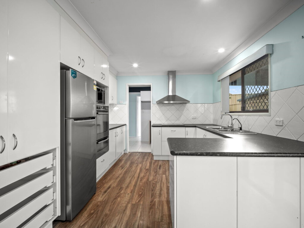 8 Salix Court, Crestmead, QLD 4132