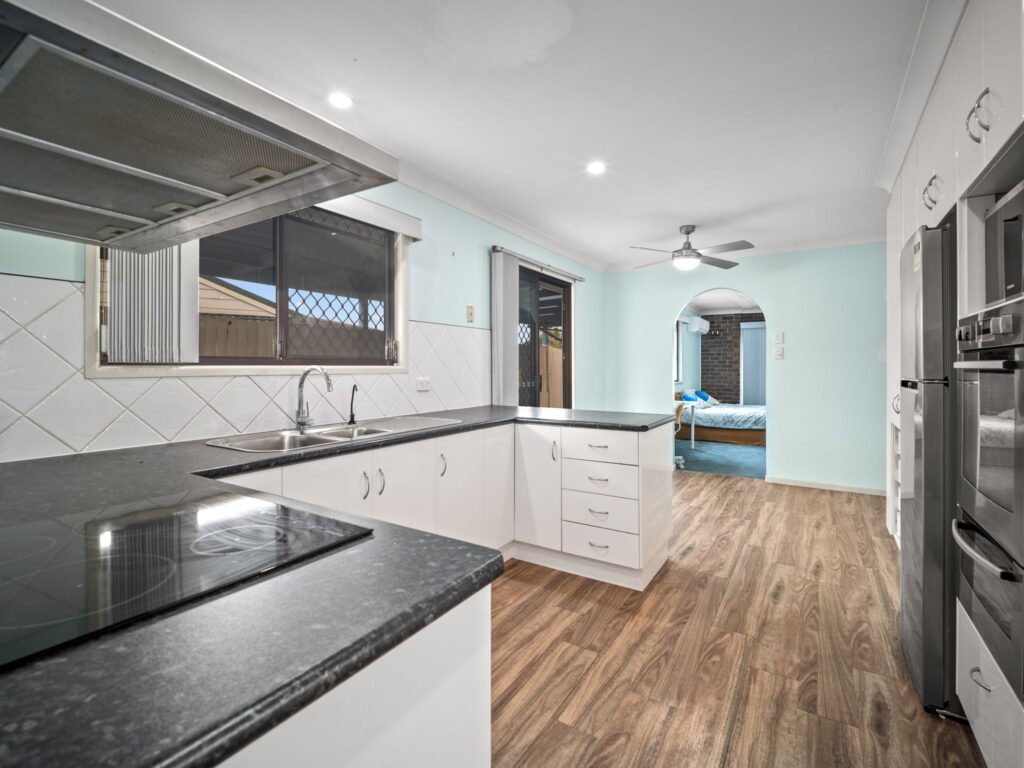 8 Salix Court, Crestmead, QLD 4132