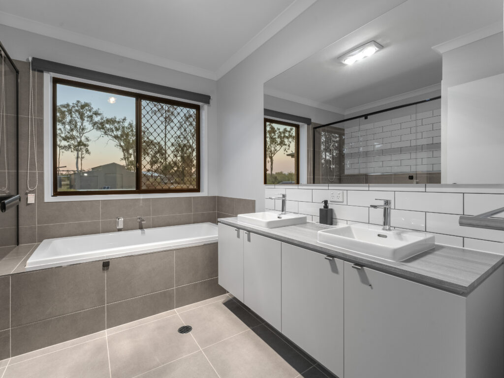 11 Poinciana Avenue, Rifle Range, QLD 4311