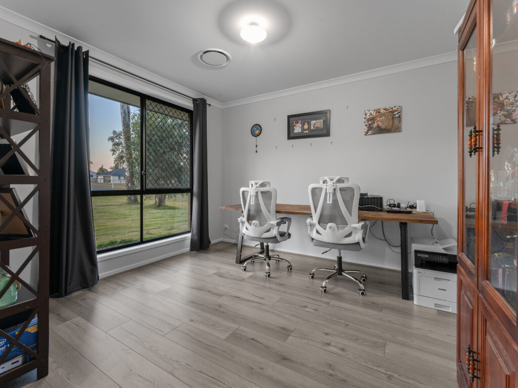 11 Poinciana Avenue, Rifle Range, QLD 4311